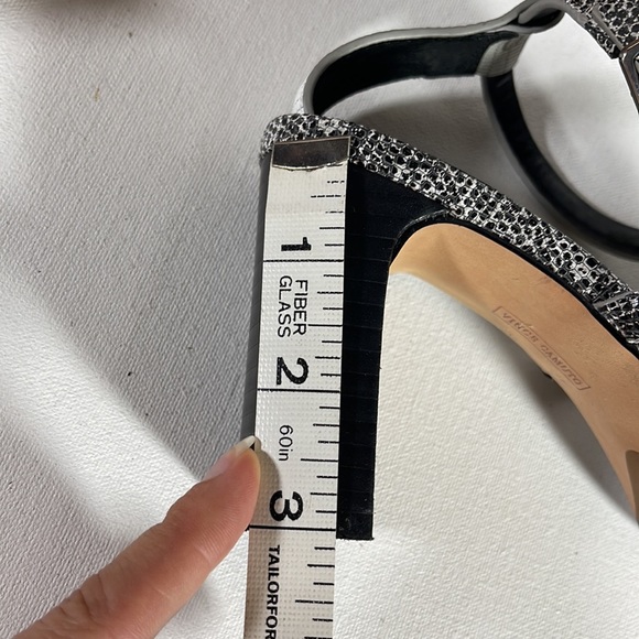 Black and white Vince Camuto block heel sandals - Picture 4 of 6